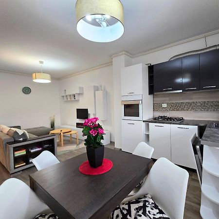 Apartment "Solar 48", Private Parking, One Bedroom 부쿠레슈티 외부 사진